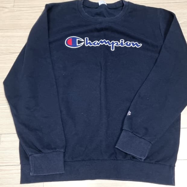 한국에서 생산된 챔피온 맨투맨티 그레이(100)