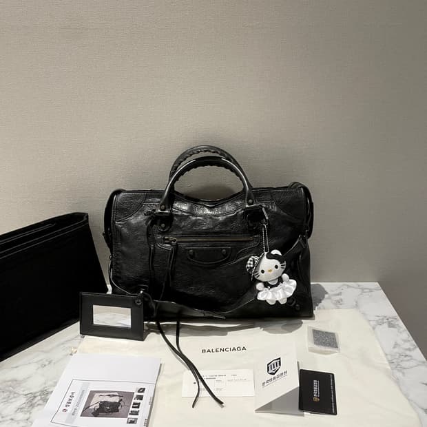 정품 발렌시아가 모터백 미디움