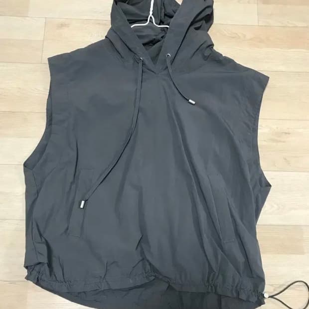 후드 바람막이 조끼 차콜