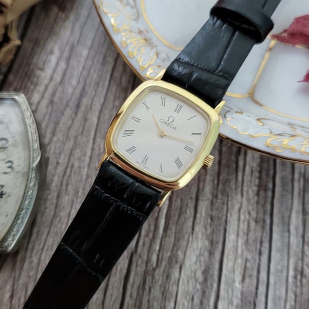 정품 오메가 드빌 로만 인덱스 드레스 쿼츠시계