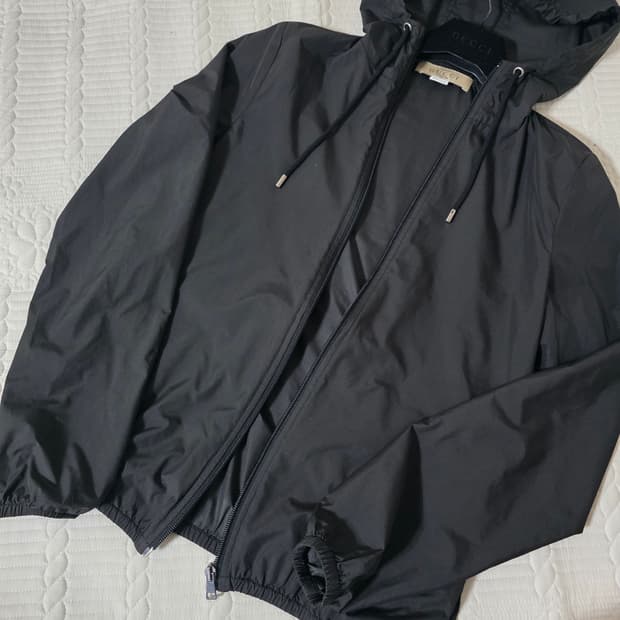 구찌 바람막이 S사이즈