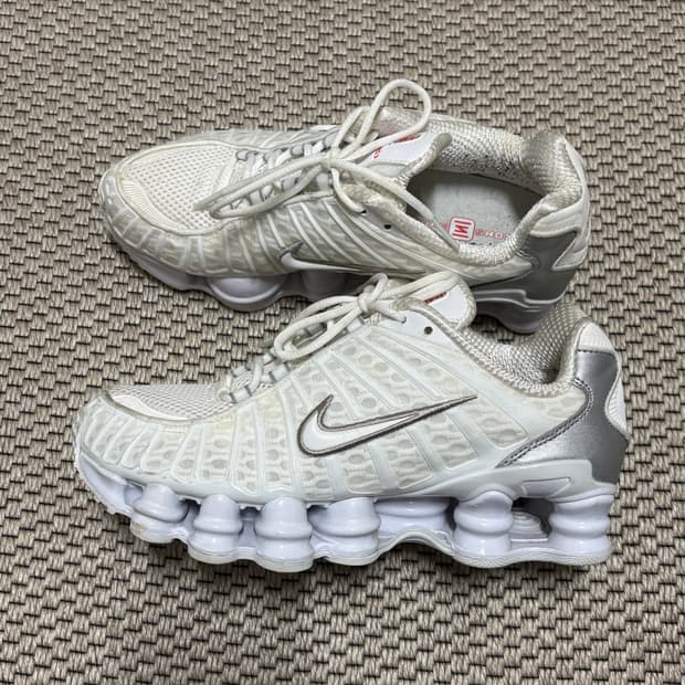 나이키 샥스TL 화이트 235