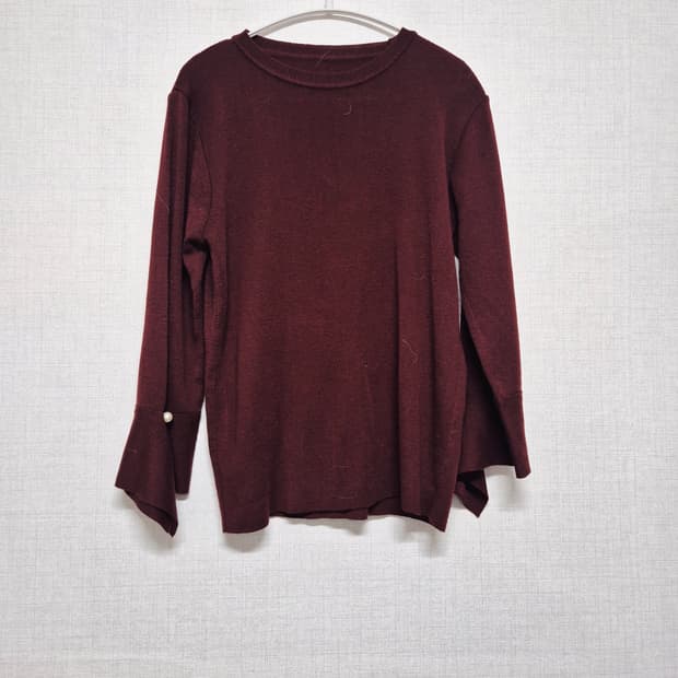 와인색 진주 포인트 니트