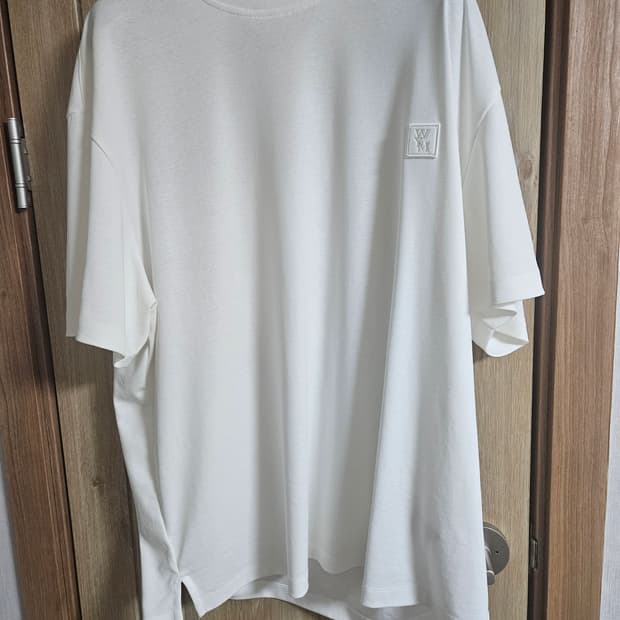 우영미 스웨잉 플라워 반팔 판매합니다 50사이즈