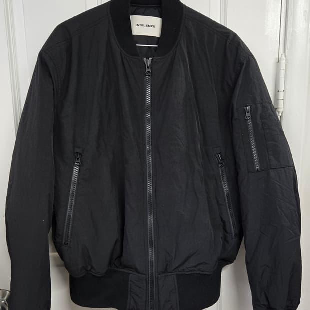 인사일런스 봄버자켓