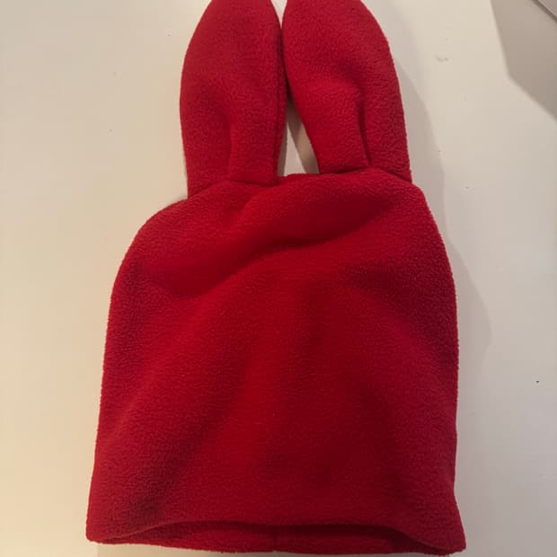 꼼데가르송 fw18 레드 버니 비니