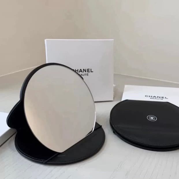 샤넬 뷰티 접이식 미니 탁상 거울 