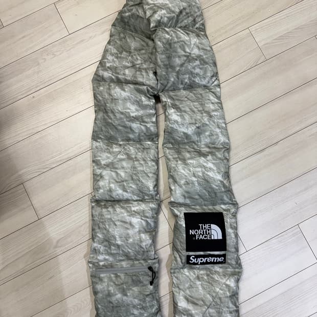 슈프림 노스페이스 700필 다운 스카프