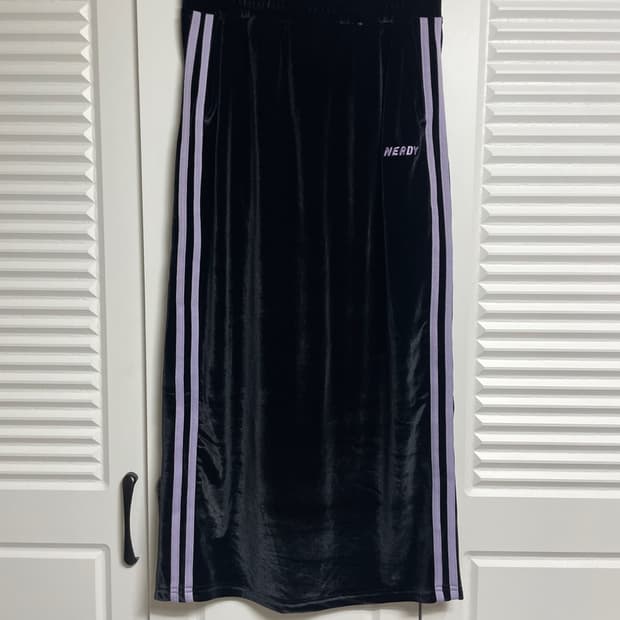 널디 벨벳 스커트