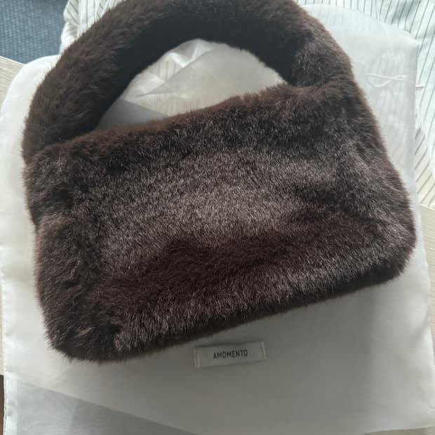 아모멘토 에코 퍼 스퀘어 토트 백