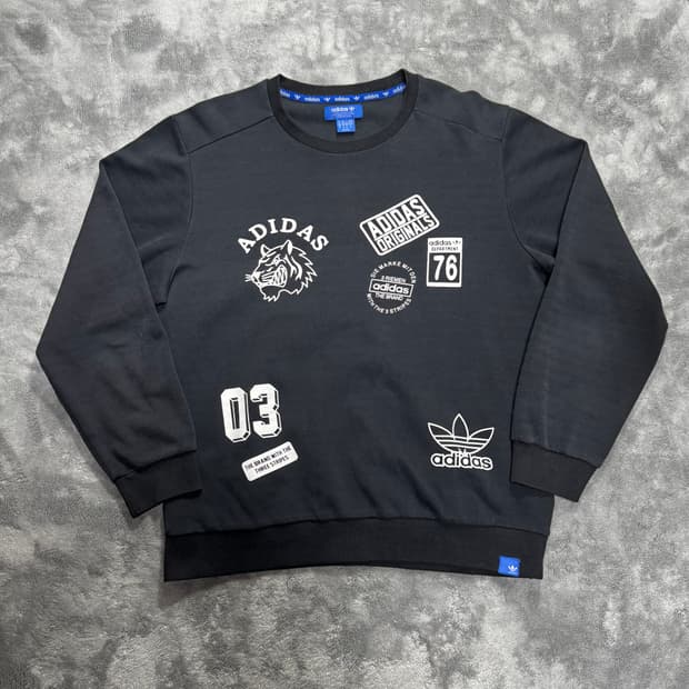 아디다스 오리지날 로고 크루멀티 프린팅 맨투맨