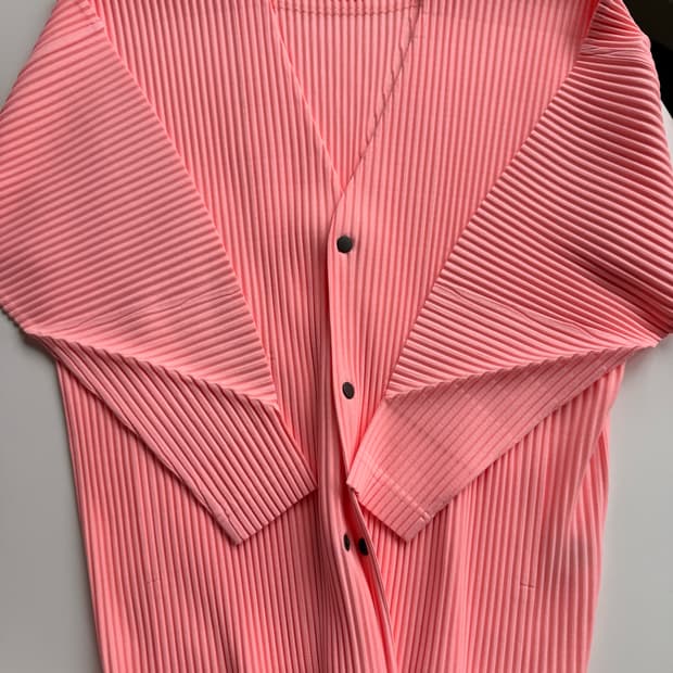 이세이미야케 옴므플리세 오버사이즈 브이넥 가디건 라이트 핑크