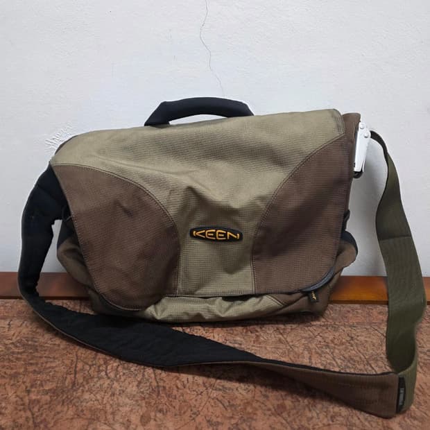 KEEN 킨 메신저백 크로스백