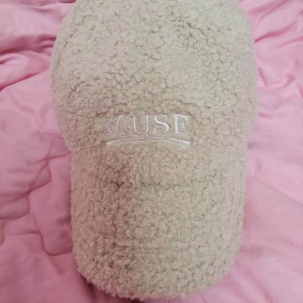 급처상태좋음!베이직엘르 미우미우,샤넬느낌 시어링 양털뽀글이 야구모자 볼캡