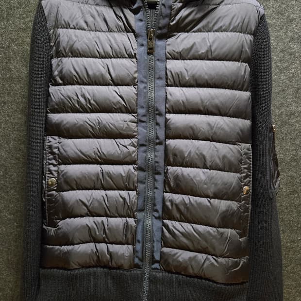 몽클레어 로고 패치 니트 후드 패딩