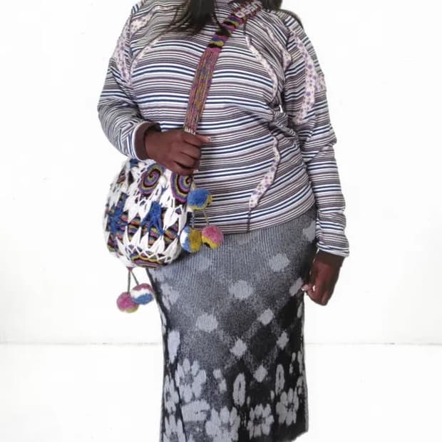 파올리나 루소 롱슬리브 M