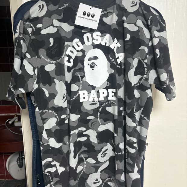 베이프 꼼데 가르송 오사카 카모 티셔츠