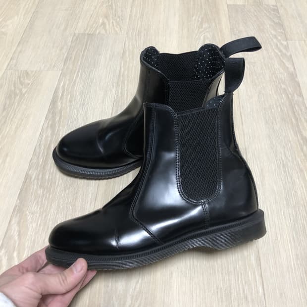 (230) 닥터마틴 Dr.martens 플로라 첼시 부츠 스무스 블랙