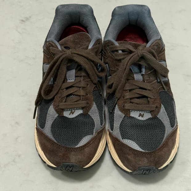 뉴발란스 2002R 리치 어스 블랙탑