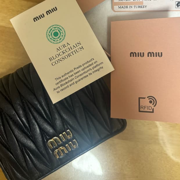 미우미우 마테라쎄 반지갑 블랙 보증서 포함 풀박