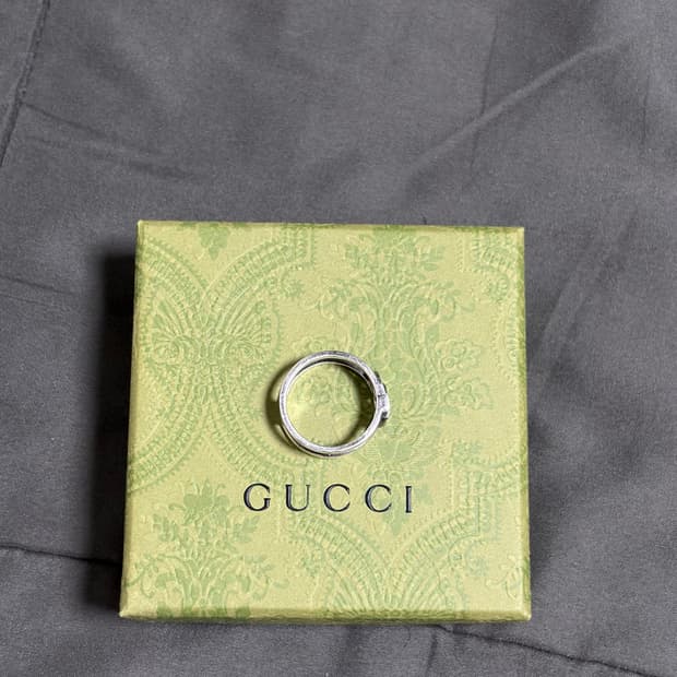 구찌 인터로킹 G 와이드 오픈 밴드 실버 반지 18호