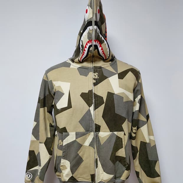 베이프 레이어드 라인 카모 샤크 풀 집 후드(M)