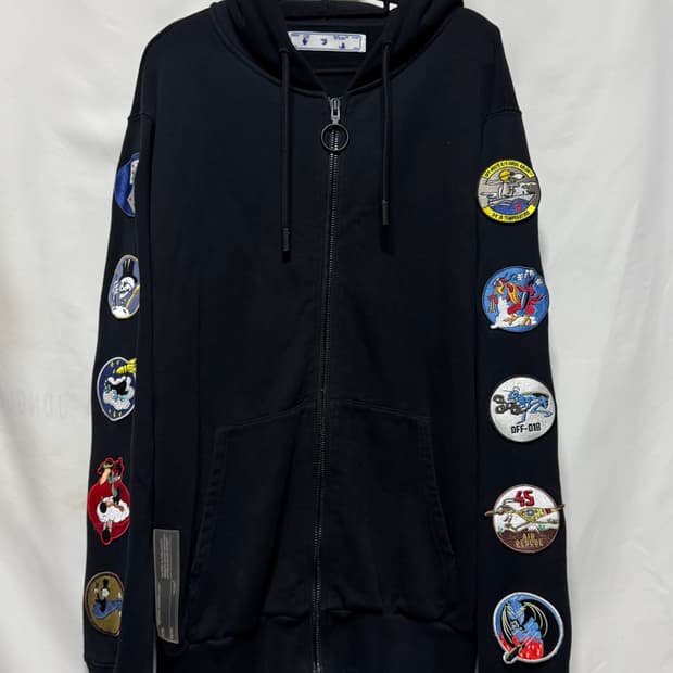 L 오프화이트 멀티패치 후드집업