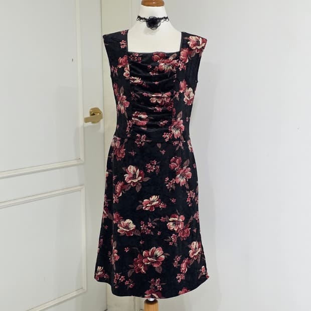 일본빈티지)블랙모리걸 고딕로리타 로즈플라워 벨벳 로맨틱 레이스민소매원피스