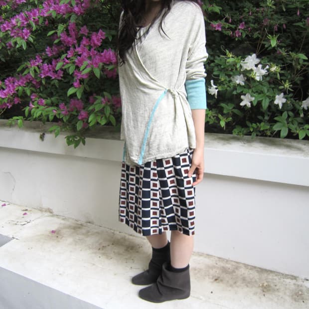 니코앤드 롱슬리브 랩 가디건 블루 배색 타이 스트랩 디테일 아이보리