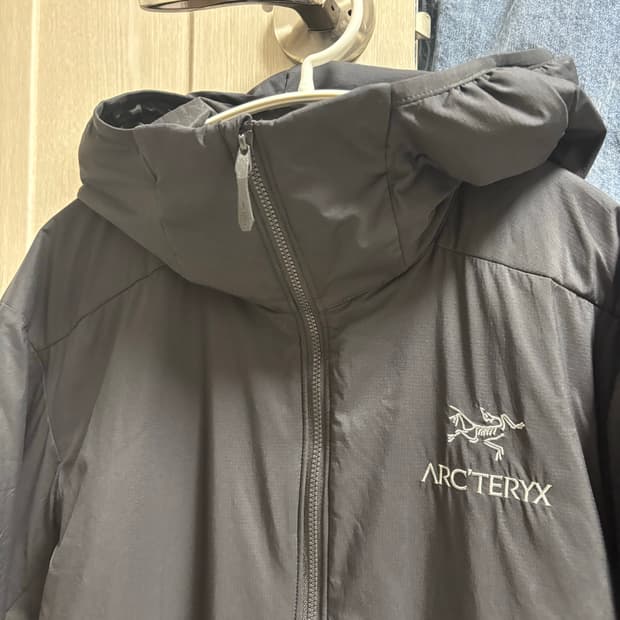 아크테릭스 아톰 후디 블랙