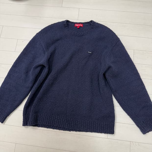 슈프림 부클 니트 네이비 L 사이즈   상태 9.0/10  하자 오염 없