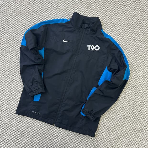 M 나이키 토탈 90 스톰핏 바람막이 0423D