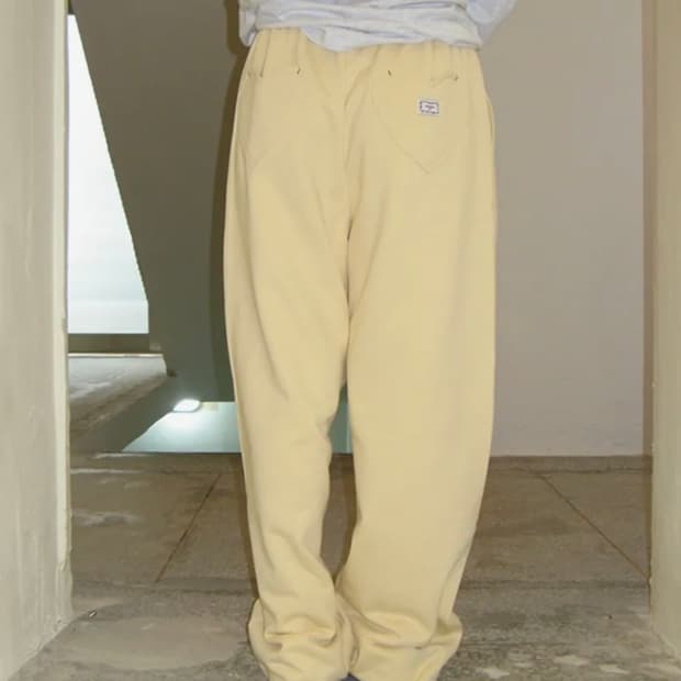 론론 백 하트 스티치 포켓 스웻 조거팬츠 크림 옐로우