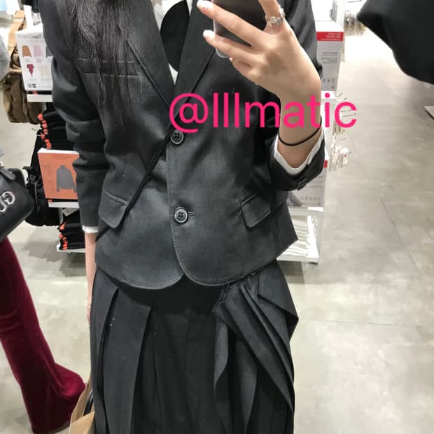 Eonts O patch jk & O ffbeat pleats skirt