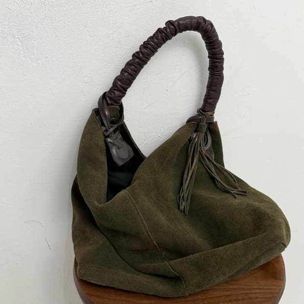 스웨이드 프린지 디테일 호보백 