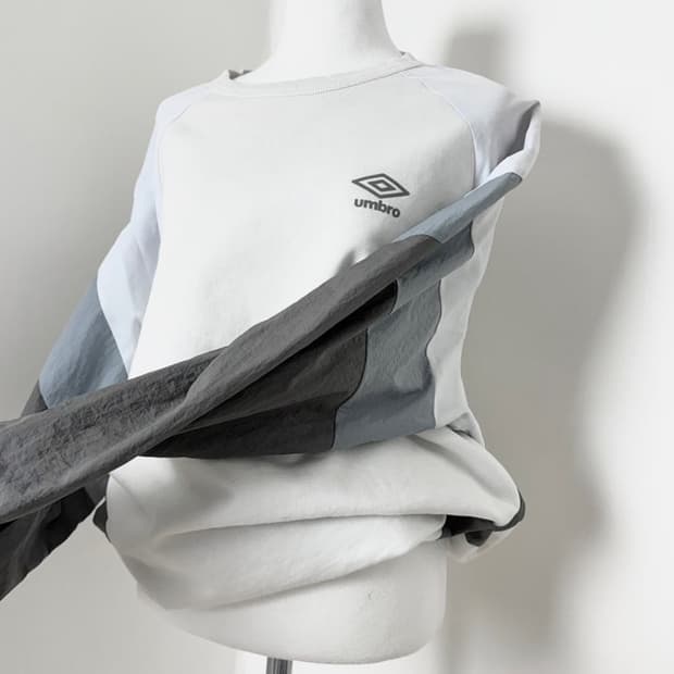 엄브로 아방핏 맨투맨