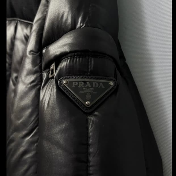 정품 프라다 팔라스 패딩 블랙 95