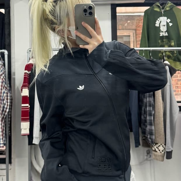 아디다스 블랙 트랙탑 져지