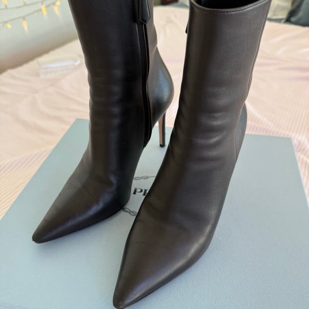 프라다 스틸레토 앵클부츠