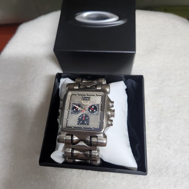오클리 타임탱크 시계 oakley time tank