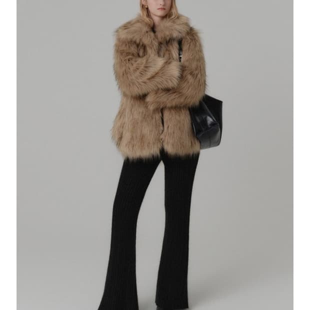 룩캐스트 엘로웬 하프 비건 퍼자켓 구해요