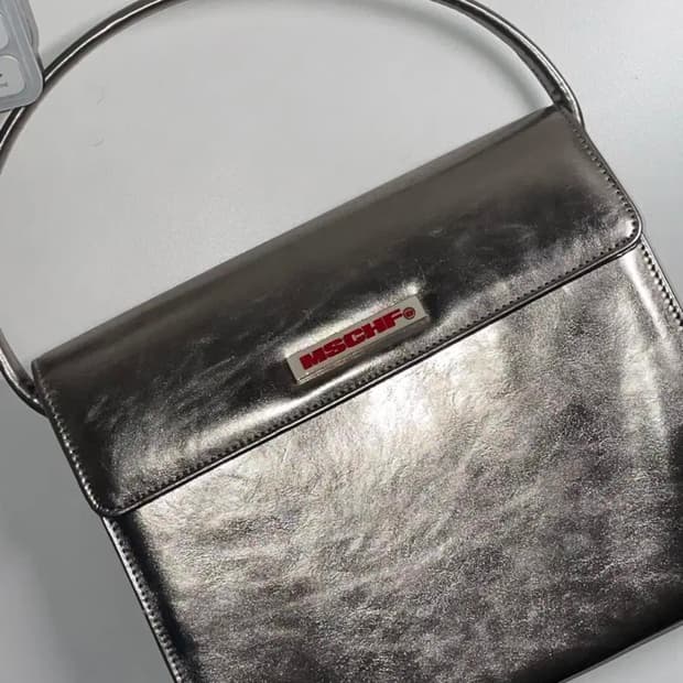 미스치프 이브닝백 실버 건메탈 숄더백