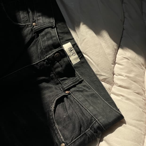 엘무드 LMOOD 슬래시 플레어 데님 워시드 블랙 48