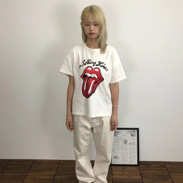 H&M Rolling Stones Logo Tee Cream