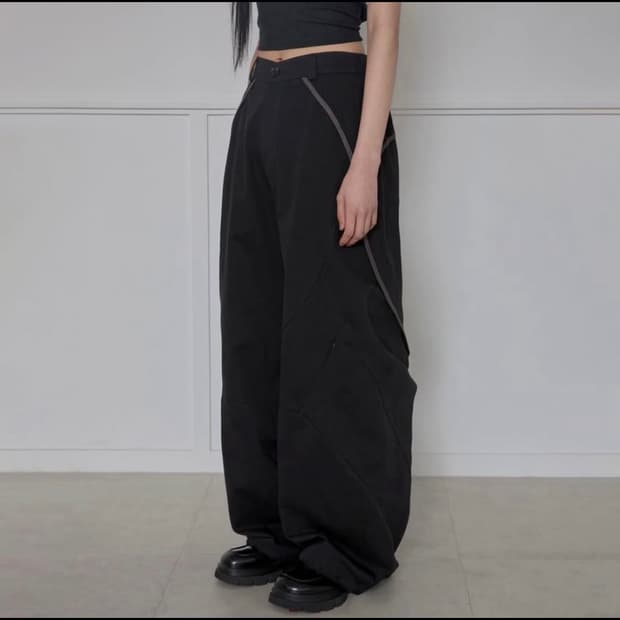 (제니 착용) 플레어업 Asymmetrical Wide Pants
