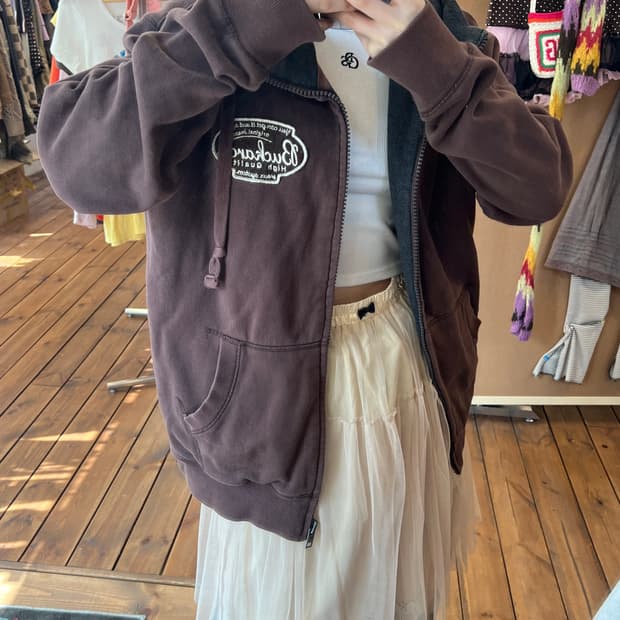 버카루 브라운 로고 후드집업