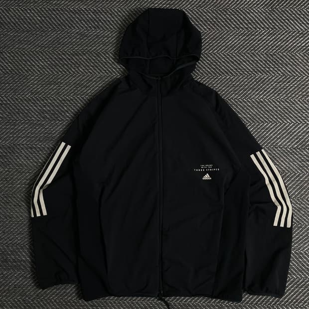 아디다스 신형 블랙 박시핏 트랙 바람막이o 3256