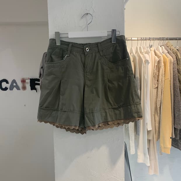 Lace khaki shorts