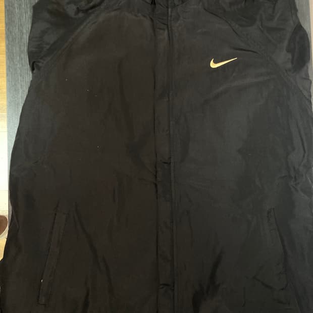 나이키 블랙 골드 바람막이