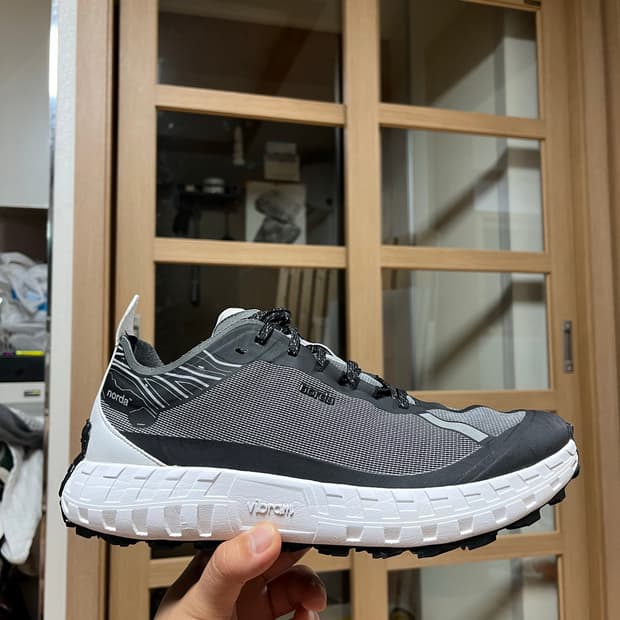 norda 001 core black 컬러 팝니다.